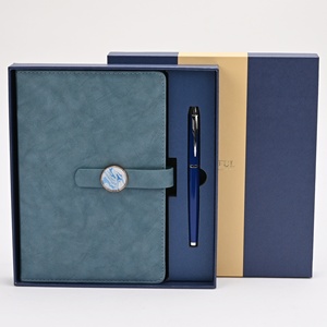 Set de Regalo de Cuaderno A5 de Tapa Dura de Cuero PU Azul con Logotipo Personalizado y Bolígrafo |   Diario con Cierre Magnético Premium para Marca Corporativa - Product Image 5
