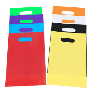 Sac en plastique noir avec poignée, imprimé en couleur, logo découpé, message de remerciement, pour t-shirts, vente en gros, personnalisé, 2023 - Product Image 1