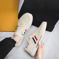 Sepatu Sneakers Pria Trendy dan Modis dengan Bagian Atas Rajutan Musim Panas yang Sangat Bernapas, Dekorasi Garis Samping Merah dan Hijau, Tali Sepatu, Sol Lembut.