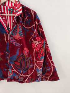 เสื้อแจ็คเก็ตกำมะหยี่พิมพ์ลายดอกไม้สีแดงเลือดหมู เสื้อคลุมกำมะหยี่สำหรับดื่มชาตอนเช้า เสื้อคลุมกำมะหยี่สำหรับเพื่อนเจ้าสาว เสื้อคลุมกำมะหยี่ผ้าฝ้ายสำหรับผู้หญิง เสื้อแจ็คเก็ตกำมะหยี่สำหรับเจ้าสาว - Product Image 2