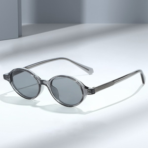 Gafas de Sol Ovaladas de Titanio, Gafas de Sol Redondas Retro Unisex, Patillas con Núcleo Dorado, Lentes con Tinte Ámbar, Frente Translúcido, Estilo Urbano - Product Image 6