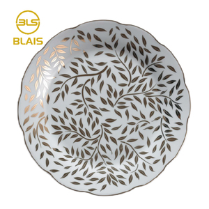 Magnifique service de vaisselle en grès fin Assiette à bord à vague irrégulière en porcelaine blanche et feuille d'or avec bol en céramique - Product Image 2
