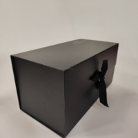 Maßgefertigte Rosa Magnetische Klappbare Geschenkboxen aus Hartpappe mit Goldfolie, Matter Laminierung, Prägung, Faltbarem Design, Band, Schwamm und UV-Beschichtung