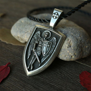 Colgante amuleto vikingo retro estilo Borre con doble serpiente, Noruega, siglo X, colgante talismán celta con dragón para hombre - Product Image 2