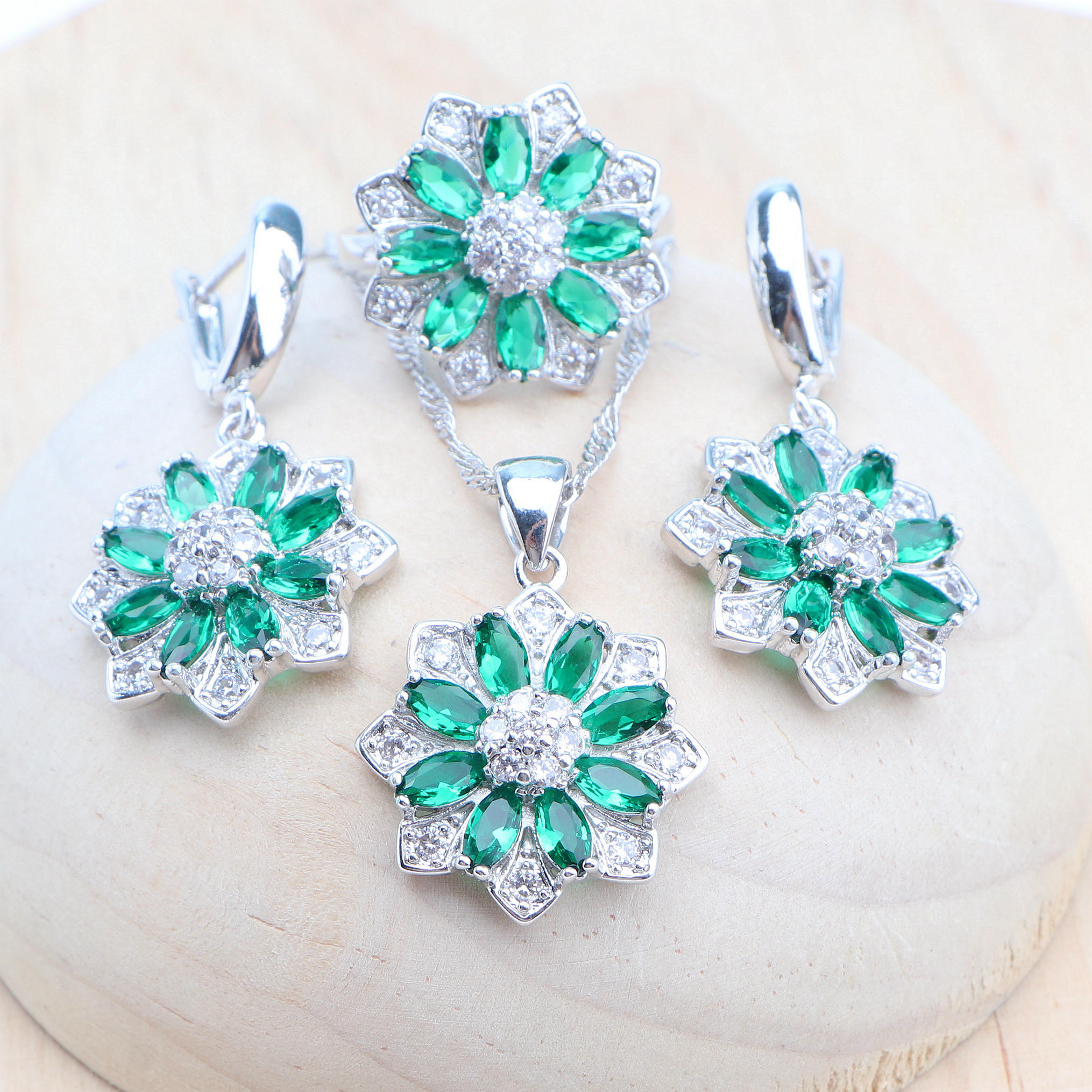 สีเขียว