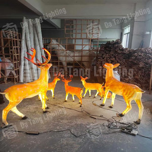 Lámpara LED con diseño de familia de ciervos Sika para decoración de jardín, parque y área escénica. - Product Image 3