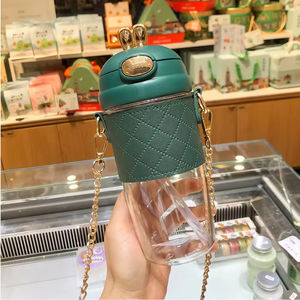 Bouteille d'eau portable en plastique écologique de 580 ml avec oreilles de lapin, paille, perles et sangle chaîne métallique pour enfant - Product Image 4