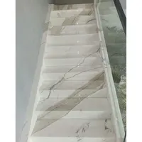 Basamakları kapalı taş adım fayans spiral calacatta beyaz mermer merdiven
