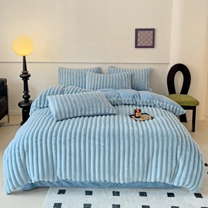 Juego de Sábanas de 4 Piezas de Felpa de Piel de Conejo Verde Estilo Nórdico - Product Image 1