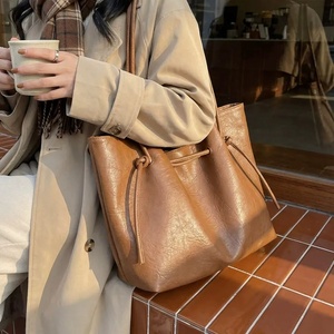 工場カスタムデザイン レディース本革ハンドトートバッグ おしゃれな女性用財布 ショルダーバッグ PUレザー レディース向け - Product Image 2