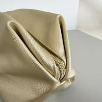 Trousse de Toilette Structurée en Similicuir Or Champagne, Pochette Imperméable à Large Ouverture pour Organisateur de Cosmétiques de Luxe GWP