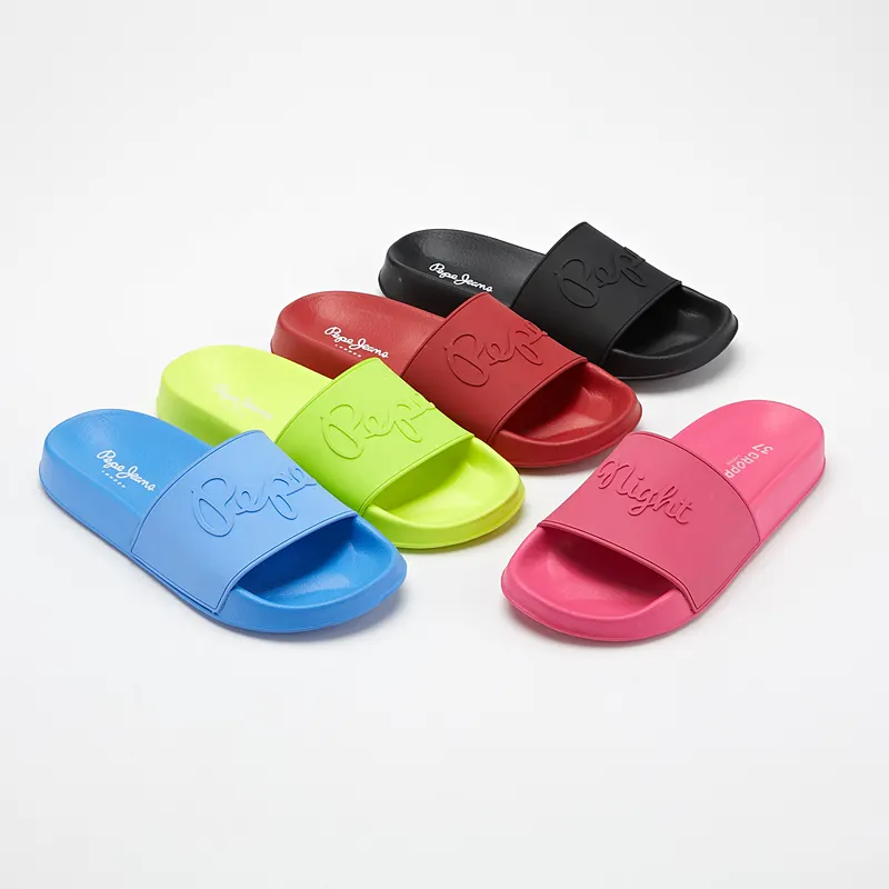 2021 neue Designs Sommer mode Strand rutschen Sandalen benutzer definierte Logo lässige Innen schuhe für Männer