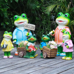 Sculpture de grenouille de dessin animé créative en résine, faite à la main, tenant une pancarte de bienvenue, pour la décoration paysagère de jardin d'enfants et l'aménagement de pelouse - Product Image 3