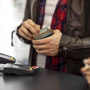 Ý Tưởng Quà Tặng Bán Buôn Siêu Mỏng Bảo Vệ Trường Hợp Chủ Thẻ Da Chủ Thẻ PU Da 2-Khe Cắm Chủ Thẻ Với Biểu Tượng Tùy Chỉnh - Product Image 6