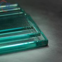 Verre trempé ultra-clair à faible teneur en fer de haute qualité pour vitrine de bijouterie