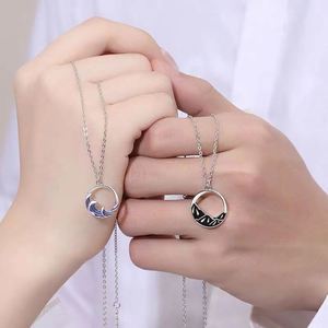 Collier de couple romantique avec pendentif rond Montagne Océan, pendentif assorti Cercle Promesse Romantique, collier Montagne et Mer - Product Image 2