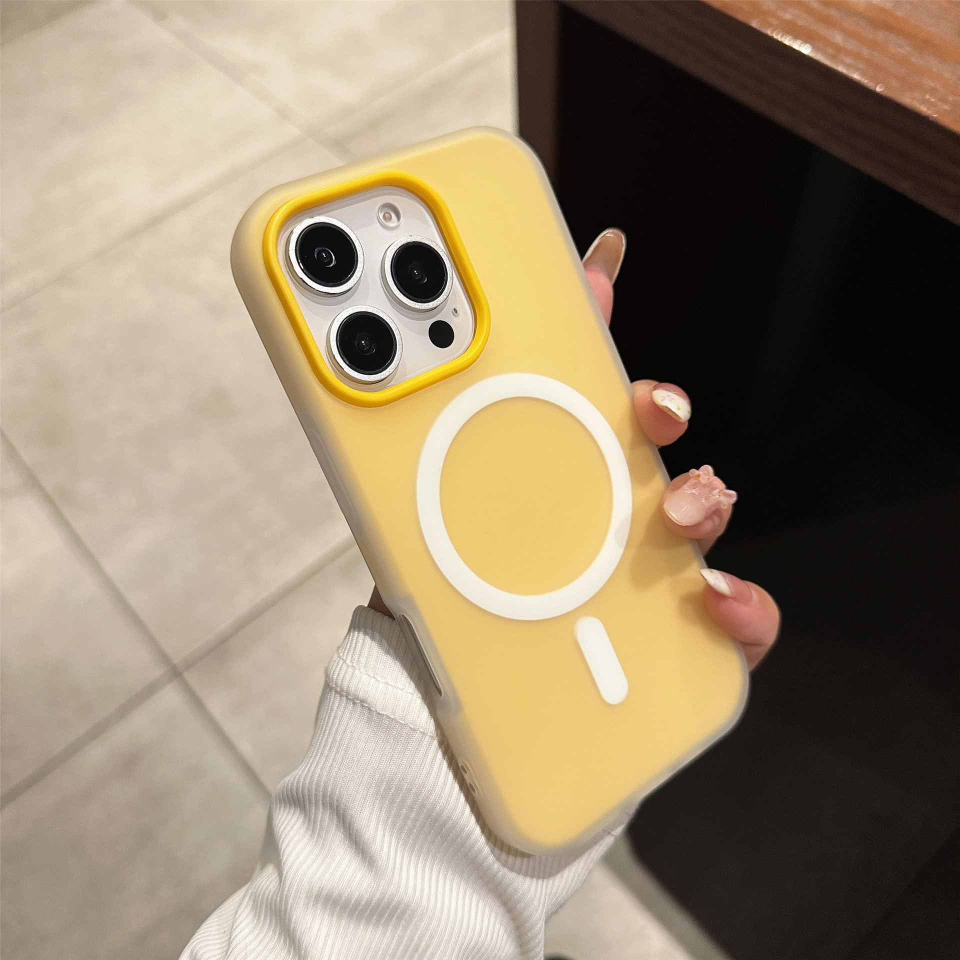 Jaune
