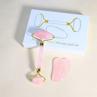 Ensemble de rouleau et de Gua Sha en quartz rose naturel, marque privée OEM - Outils faciaux en jade rose avec logo personnalisé et coffret cadeau de luxe haut de gamme