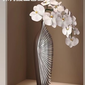 Vase de sol contemporain en métal avec décoration d'orchidées blanches pour la présentation dans le salon ou l'entrée - Product Image 1