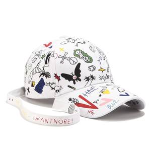 Casquette de baseball en coton à 6 panneaux pour hommes et femmes, motif graffiti imprimé intégral, style hip-hop streetwear abordable pour le milieu professionnel - Product Image 1