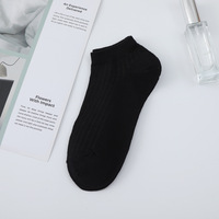 Chaussettes de sport d'été pour femmes Standard Vertical Crew couleur unie décontracté confortable antibactérien absorbant la sueur respirant
