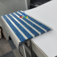 Profilés d'escalier pré-canaletés pour l'installation de bandes LED, antidérapants, photoluminescents, marches d'escalier de sécurité, lèvre d'escalier en aluminium, lumineux