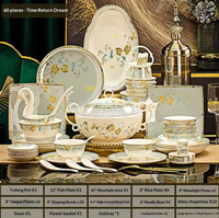 Service de table en porcelaine fine européenne de qualité supérieure, à motifs floraux, avec bordure dorée, compatible lave-vaisselle, micro-ondes et four, pour une décoration de table de luxe