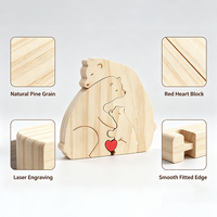 Ornement en bois personnalisé en forme d'ours familial en pin, avec cœur rouge gravé, décoration de table, cadeau