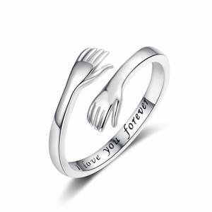 Anello all'ingrosso in acciaio inossidabile con mani che si abbracciano, gioielli per coppie, amore e affetto - Product Image 3