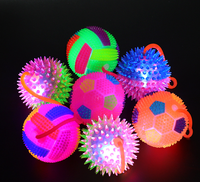Light Up Bouncy Ball Balles en caoutchouc hérissées clignotantes avec corde pour les faveurs de fête Cadeau étudiant Récompenses scolaires Halloween Noël