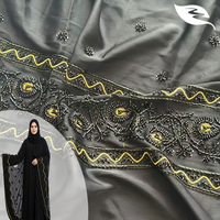 Tissu de dentelle noir brodé de luxe avec détails en fil doré, matériau élégant pour robes de soirée