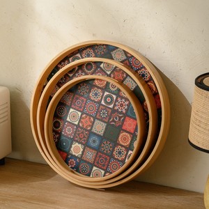 Plateau de service rond en bambou naturel, motif floral bohème, pour thé, café, collations, repas à la maison - Product Image 2