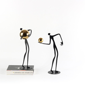 Sculptures en métal d'<span class=keywords><strong>art</strong></span> moderne les plus populaires pour la décoration de bureau, sculpture de figurine tenant la balle pour la décoration de la maison - Product Image 5