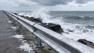 Highway Guardrail &amp; <strong>Accessories</strong> Hot Dipped Galvanized Traffic Safety Barrier - Product Image 4