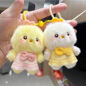 Llavero de Peluche de Pollito Amarillo Personalizado OEM, Adorno de Bolso de Pollito Esponjoso con Lazo y Vestido Rosa para Regalos del Día del Niño - Product Image 3