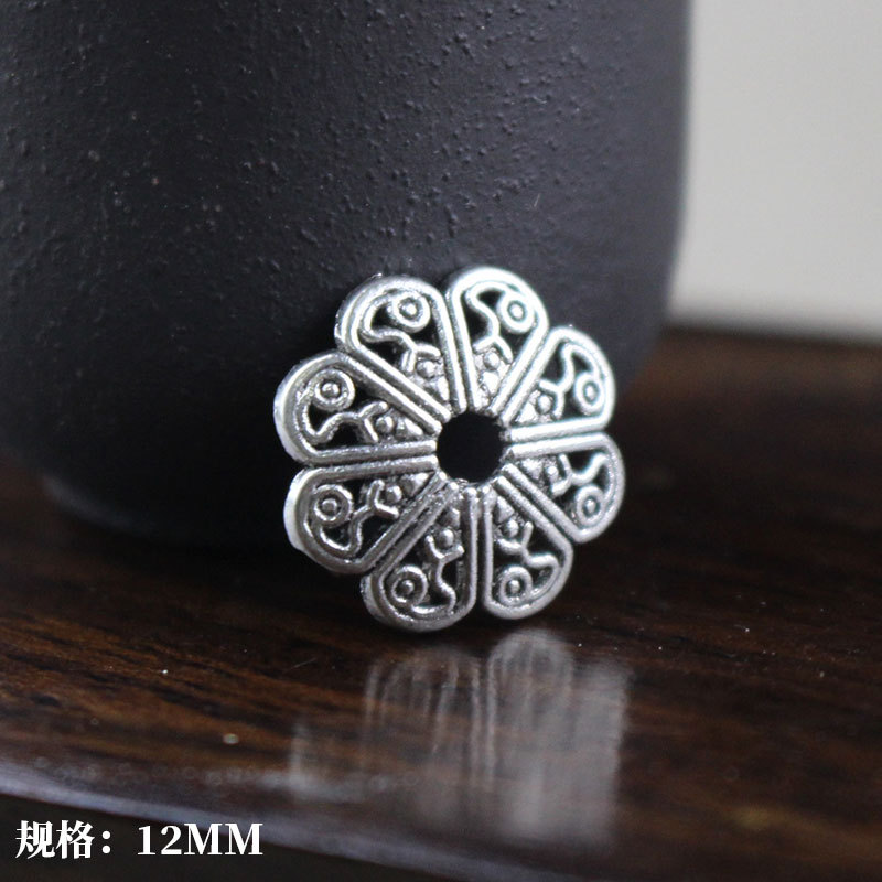 Flor de ocho pétalos de 12 mm.