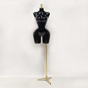 Mannequins féminins <span class=keywords><strong>grande</strong></span> <span class=keywords><strong>taille</strong></span>, présentoirs de mannequins mi-corps avec de larges hanches et des tailles fines pour la vitrine de magasin de vêtements. - Product Image 3