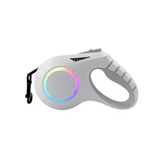 Venta al por mayor Correa para mascotas de 6 metros de largo con iluminación Diseño fresco Correa para caminar al aire libre para perros con varios colores disponibles - Product Image 5