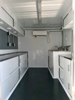 Remolque Comercial para Comida con Ventana de Vidrio, Horno Comercial para Pizza, Mostrador para Pizzas Frescas en el Sitio de Campamento de Colorado