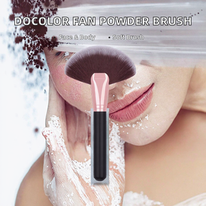 Pinceau éventail <span class=keywords><strong>Docolor</strong></span> à manche en bois et virole en aluminium pour le visage et le corps, professionnel, pour l'illumination, le blush et le bronzant, poils synthétiques doux - Product Image 2