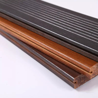 Planches de terrasse en bambou massif de qualité supérieure, design traditionnel, installation flottante, options de fixation par colle/clous/agrafes, utilisation extérieure pour parcs