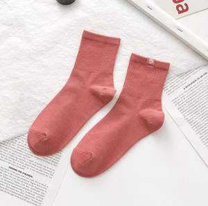 कस्टम एथलेटिक मोजे फैशन बुना हुआ लेबल चालक दल खेल महिलाओं को सस्ते परिपक्व उच्च गुणवत्ता वाले मोजे - Product Image 5