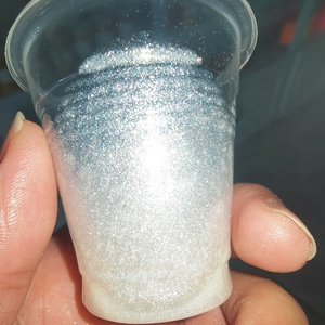 Pigmento in <span class=keywords><strong>polvere</strong></span> di mica muscovite all'ingrosso, pigmento sintetico bianco con effetto <span class=keywords><strong>flash</strong></span> lucido - Product Image 3