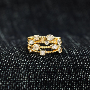 Anello Geometrico da Donna, Design Multistrato, Stile Chic e alla Moda, Aperto e Regolabile, Gioiello Minimalista per Uso Quotidiano - Product Image 6