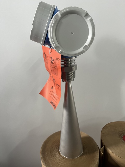 E+H Micropilot FMR51 Non-contact radar Level Transmitter. Output Signal: 4-20 MA. in Stock.