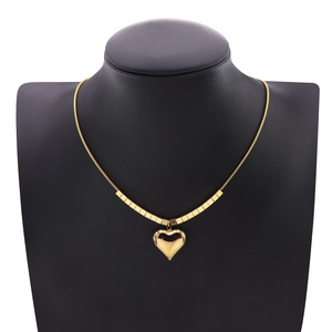 Collana a forma di cuore di nuova moda collana in acciaio inossidabile con cuore di gioielleria raffinata - Product Image 1