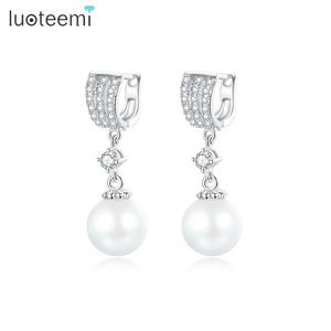 LUOTEEMI all'ingrosso spedizione gratuita donne di lusso eleganti accessori per abiti da sera romantici <span class=keywords><strong>orecchini</strong></span> pendenti con <span class=keywords><strong>perle</strong></span> <span class=keywords><strong>bianche</strong></span> - Product Image 1