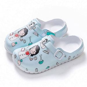 Zuecos Médicos Modernos con Estampado, Antideslizantes, para Doctores y Enfermeras, Calzado Ultraligero para Dentistas y Veterinarios, Premium, Sostenible y Seguro - Product Image 2