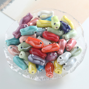 Cuentas de Cerámica Galvanizadas con Forma de Pez, Doble Cara, Orificio Recto, Material para Hacer Pulseras, Pequeñas Cuentas Dispersas para Decorar Teléfonos Móviles - Product Image 4