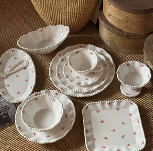 Vajilla de Cerámica con Borde de Perlas en Relieve de Forma Irregular, Juego de Vajilla de Porcelana con Bonito Estampado de Lazo Rojo, Logotipo Personalizado para Bodas y Hoteles - Product Image 2